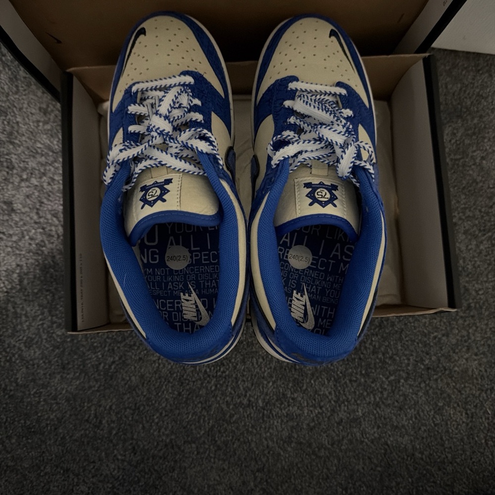 Jordan retros 1 Blue and off-White Sneakers